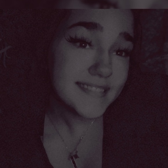 Meet your Posher, Shalynn - Picture 1 of 1